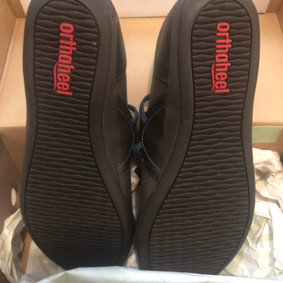 Brand New! Orthaheel brown flats - Picture 3 of 6